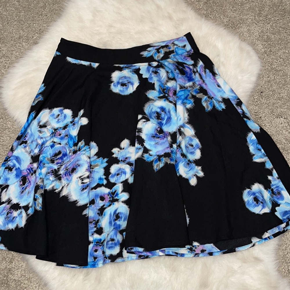 Bebe Skirt - Picture 2 of 3